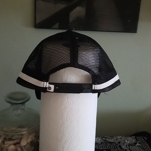 ROXY Black & White Unisex Trucker Hat - Picture 7 of 12